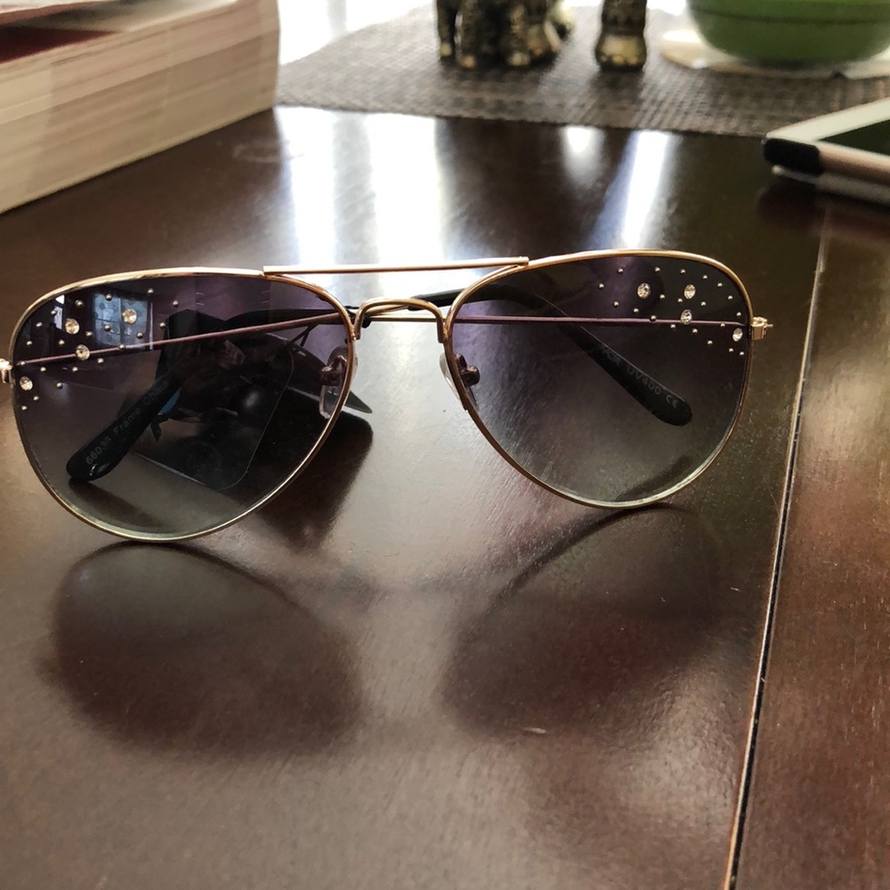 ✨HP✨Aviators With Rhinestone Studded Lens